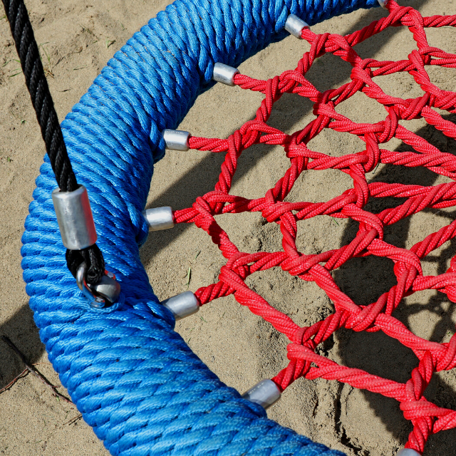 PLAYGROUNDS & ROPE COURSES
